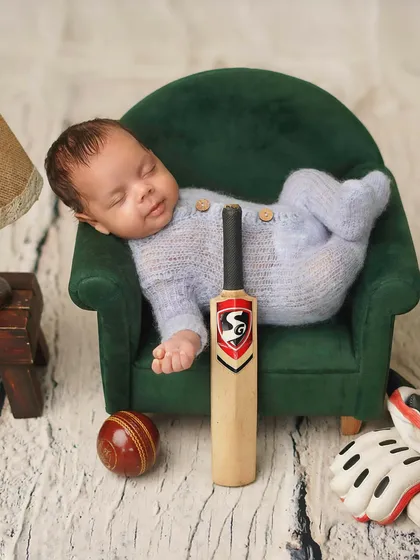 A full view of the cricket-themed setup, complete with a tiny lamp, ball, and batting gloves. I love creating these detailed, story-telling scenes.