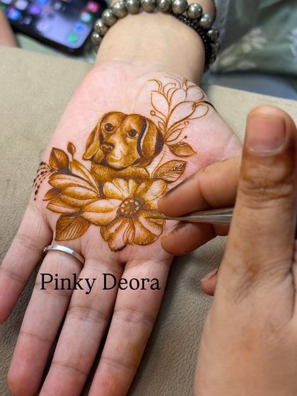 Or are you team dog? Here I am adding the final touches to a portrait of a sweet beagle, surrounded by floral patterns.