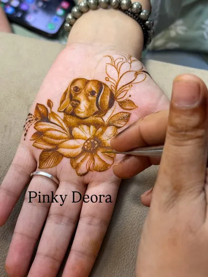 Or are you team dog? Here I am adding the final touches to a portrait of a sweet beagle, surrounded by floral patterns.