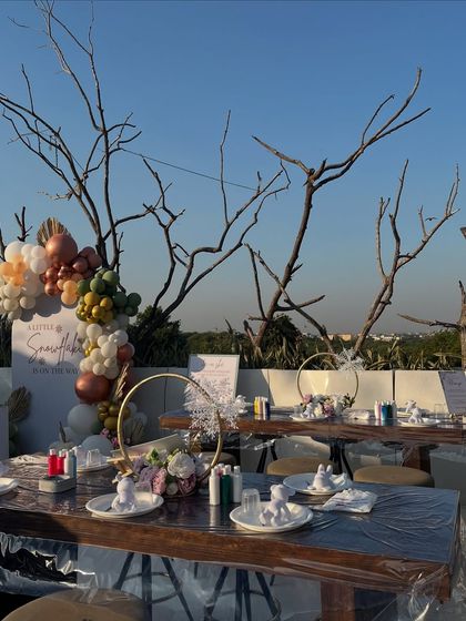 The beautiful rooftop setup for a baby shower, with individual art stations ready for the fluid art teddy bear activity. I handle the entire setup and cleanup.