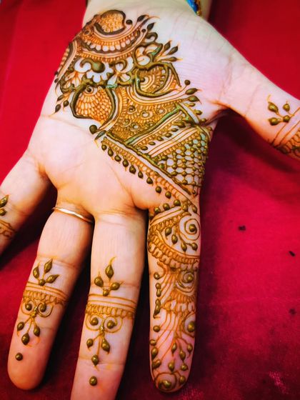 Minimalist & Party Mehendi photo 17