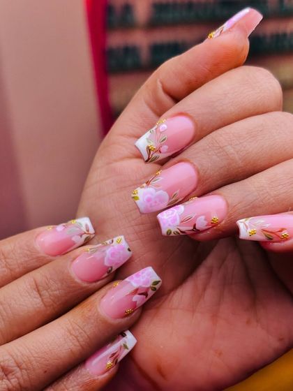 Artistic & Themed Nail Art photo 4