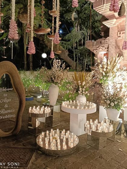 It’s all in the details. The entrance to this wedding featured a beautiful welcome mirror and tables filled with glowing candles, creating a warm and lasting impression.