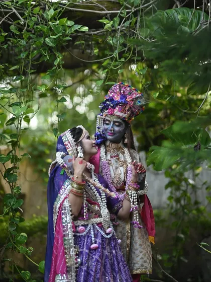 Another beautiful shot of the divine couple in a garden.