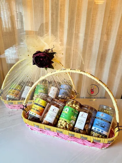 An elegantly wrapped gift basket filled with a curated selection of our gourmet savory snacks. This hamper includes various healthy chips and roasted makhana, making it a thoughtful and delicious gift for any occasion.