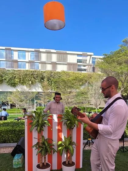A daytime jam session with a live guitarist in Dubai. This setup provides a melodic and chill vibe, perfect for a 60th birthday brunch or any relaxed social gathering.