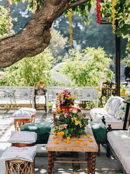 The overall ambiance of an intimate garden Mehendi, set under the shade of a large tree. The design feels organic, relaxed, and effortlessly chic.