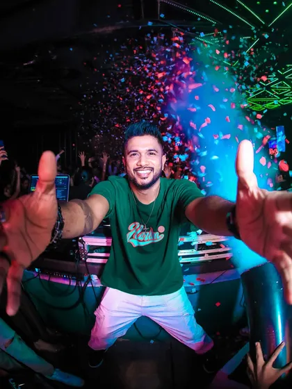 It’s all about the good vibes and big moments. A blast of confetti and a sea of smiling faces is what I live for.