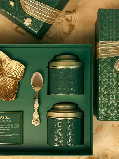 Our Mehfil Gift Box, designed for a shahi Diwali celebration. This regal green and gold set includes finely crafted reusable jars, an artisanal plate, and a brass spoon, perfect for elevating your festive gatherings.