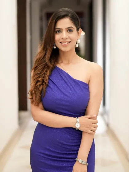 Another portrait in the blue gown. Feeling confident and ready for the show.