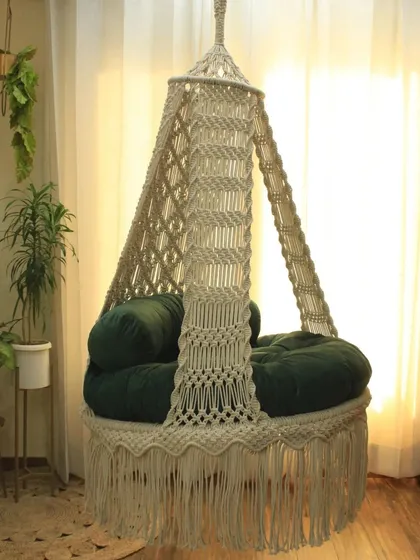 Our high-quality swing in a natural off-white color with a dark green cushion. The contrast is beautiful and brings a touch of nature indoors.