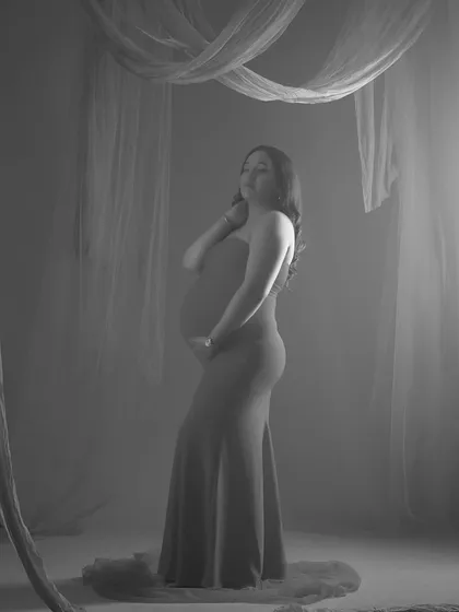 The same pose in black and white, which gives the portrait a completely different, timeless, and classic feel.