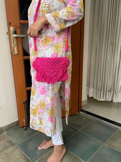 Here is how the hot pink macrame sling bag looks when worn. It’s lightweight and sits so comfortably, perfect for adding a handmade touch to a simple kurta set.