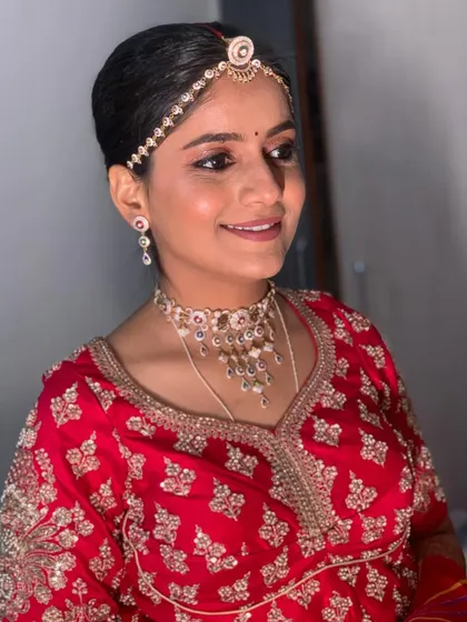 A close-up of Manisha's happy face, showing the flawless makeup that lasted through all the ceremonies.