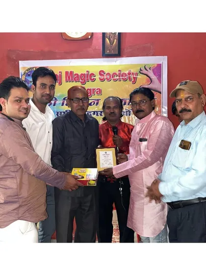Receiving a token of appreciation from the Taj Magic Society in Agra. Being recognized by other magicians is a huge motivation and reinforces the strong community we have in our field.