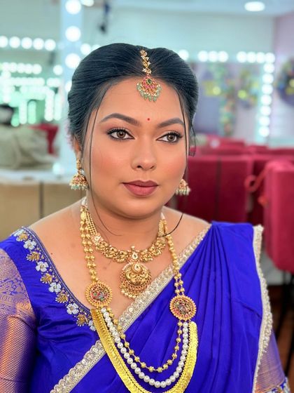 Another look at this beautiful engagement makeup. The focus is on clean, defined eyes and a flawless base that looks like second skin.