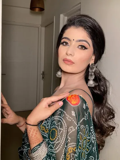 This pose shows off the complete look with the silver jewelry and the elegant saree. A perfect inspiration for wedding guests.
