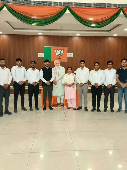A group photo with a senior political figure. Our aim is to work together for the betterment of Gurugram.