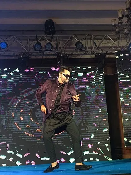 Capturing that perfect moment on stage during a Sangeet performance. Dressed in a custom Indo-western outfit, I bring a modern Bollywood style that gets the whole room nodding along.