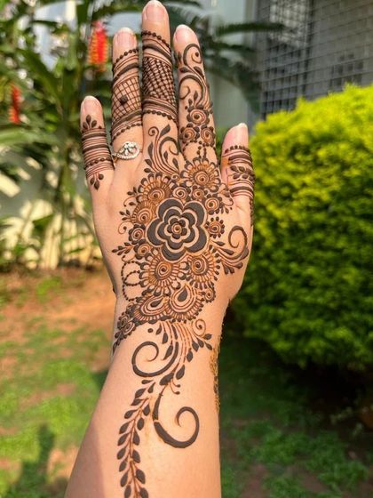 This elegant design flows from the wrist down to one finger. It's a great example of a modern, minimalist henna style that is both beautiful and understated.