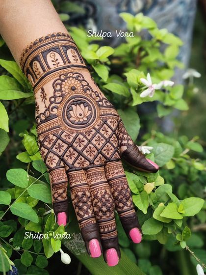 A single hand adorned with a lotus mandala and a checkered 'jaal' pattern, perfect for a party or festival.