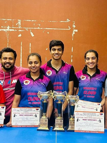 Another shot of our team and coaches celebrating the Christmas victories at the 2023 State Championship. The joy of winning is always shared.