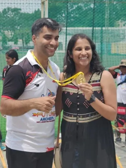 Archery is a sport for all ages. Here, one of our adult students proudly shows off his gold medal, demonstrating that competitive success can be achieved at any stage of life.