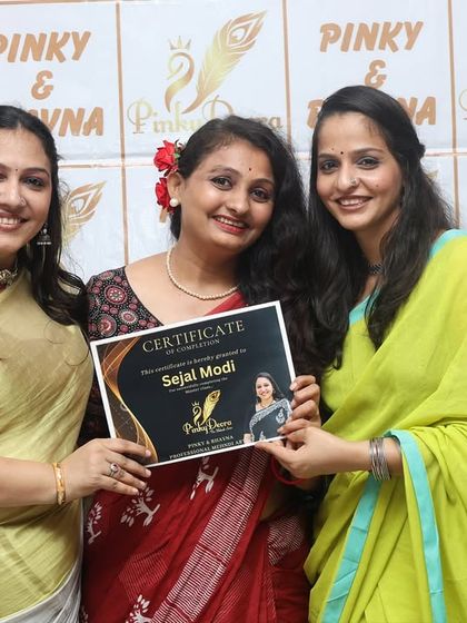 Sejal receiving her certificate after completing the masterclass. Her hard work and passion for mehndi art have truly paid off, and I am excited to see what she creates next.