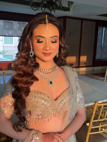 A beautiful shot of this golden hour glow look, also showing off the soft, voluminous curls that add so much romance and glamour to the overall style.