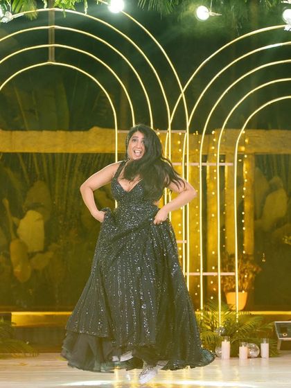 Taniya Dudani - Wedding & Sangeet Choreography Your Love Story, On Stage photo 5