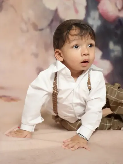 This adorable boy is exploring during his home session. I can bring my studio to you for a comfortable and convenient photoshoot.