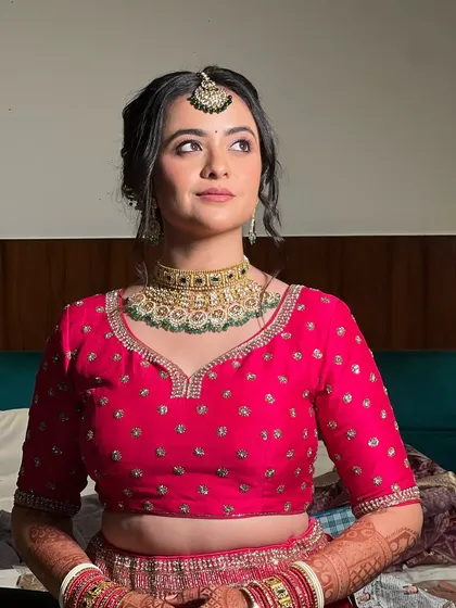 Another angle of this stunning bridal look, highlighting the intricate gold jewellery.