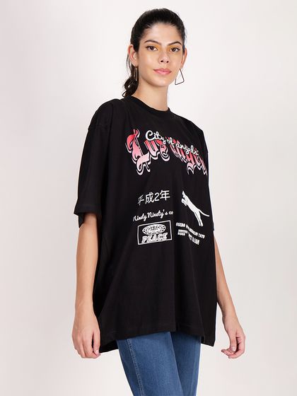 A three-quarter view of the model, providing another angle of the graphic tee for a complete product presentation.