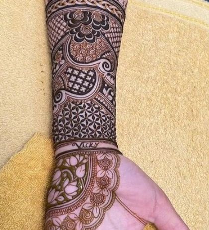 Intricate Bridal & Engagement Mehandi photo 16