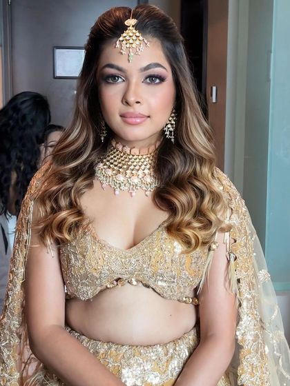 Glossin’ and flossin’ our way through. This half-up style with beautiful highlights and soft curls is the definition of party ready glam.