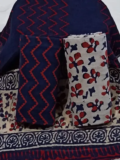 A classic combination of navy and red in a traditional block print design, perfect for a smart casual look.