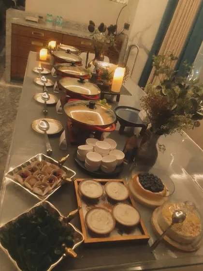 Calories don’t count when the setup’s this cute, right? A beautiful buffet line ready for guests to enjoy.