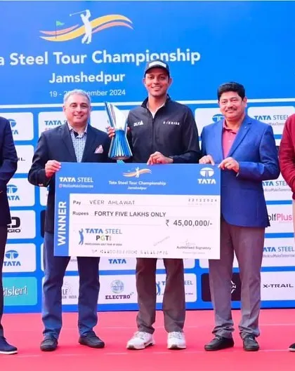 Veer Ahlawat receives his winner's prize at the Tata Steel Tour Championship. His record prize money of 1.56 crores is a landmark achievement in Indian professional golf.