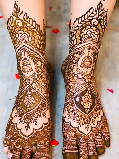 A lovely bridal foot design featuring jhumkas and floral motifs. The details are so intricate and beautiful.