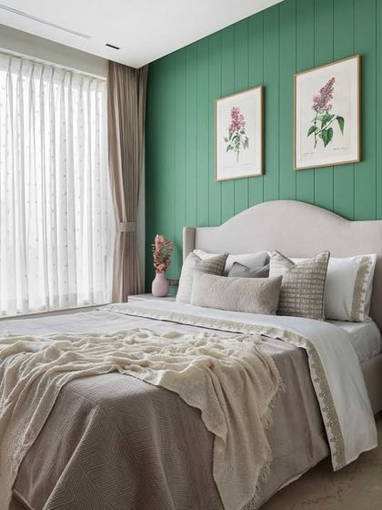 We love a good play of contrasts. In this bedroom, a vibrant green accent wall provides a stunning backdrop for the neutral-toned bed and furnishings, creating a look that is both fresh and sophisticated.