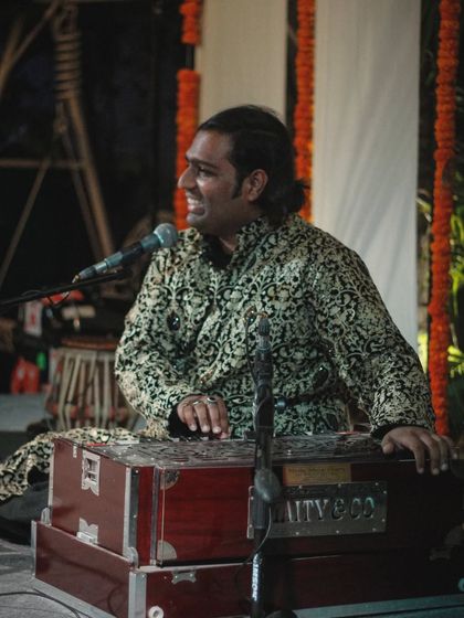 A smile from ghazal singer Shri Sanam Khan during his performance. The joy he feels in sharing his music is contagious and fills the entire space.