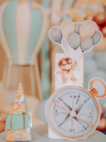 A duplicate of the adorable travel-themed cake topper.