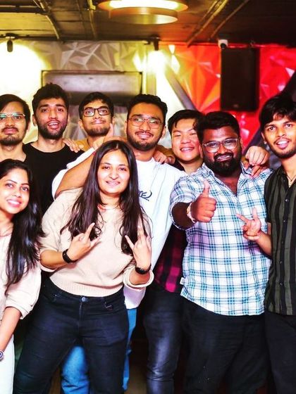 A big group celebrating together at BOHO. My gigs are perfect for birthdays, team outings, or just a fun night out with all your friends.