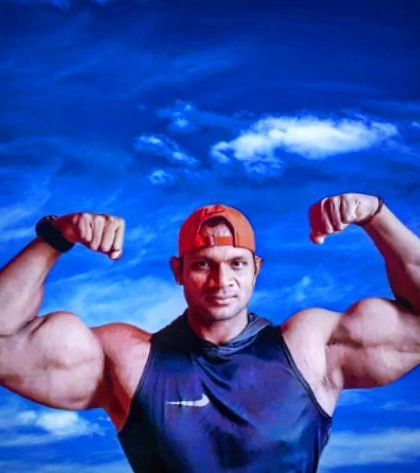 Log kya kahenge, yeh sochke sapne mat todo.