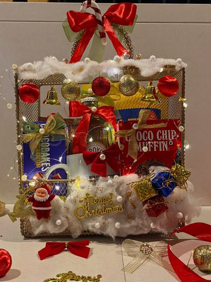 The full view of the snowy Christmas basket, a perfect centerpiece and gift all in one. The fairy lights make it truly magical.