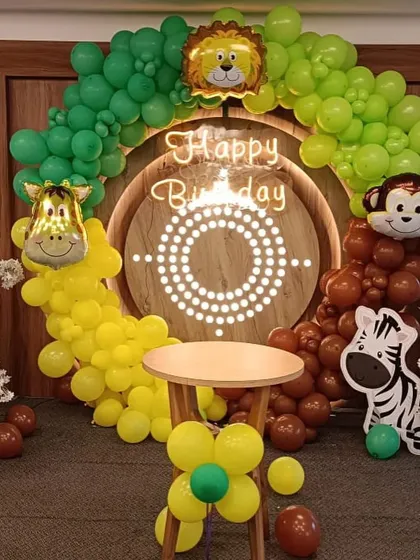 A close-up of the jungle backdrop with its neon sign and animal character balloons.