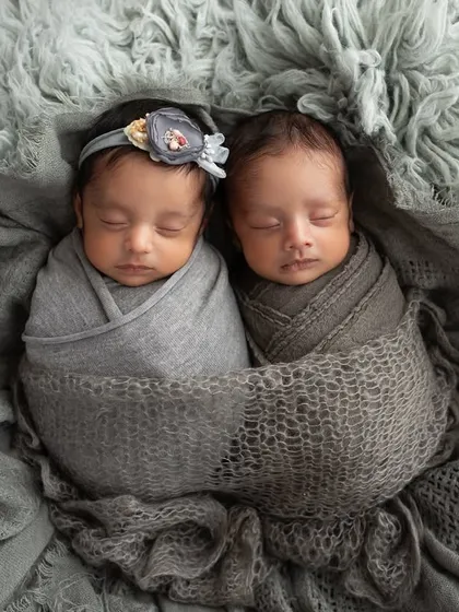 A different setup for another set of twins, swaddled in shades of grey and nestled in a soft, fluffy blanket. I love the monochromatic look.