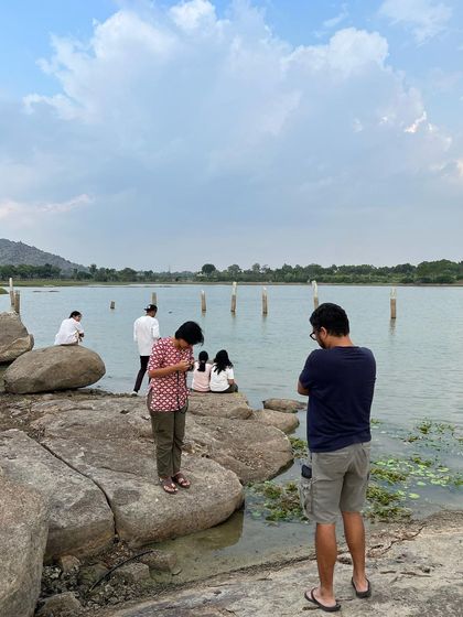 A quiet moment of reflection by the water during our photography program's off-site trip. We believe that new environments and experiences are powerful catalysts for creativity.