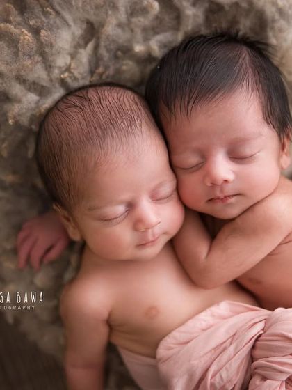 An embrace that started in the womb. This pose beautifully captures the natural way newborn twins cuddle together, a bond that is truly special to witness and photograph.