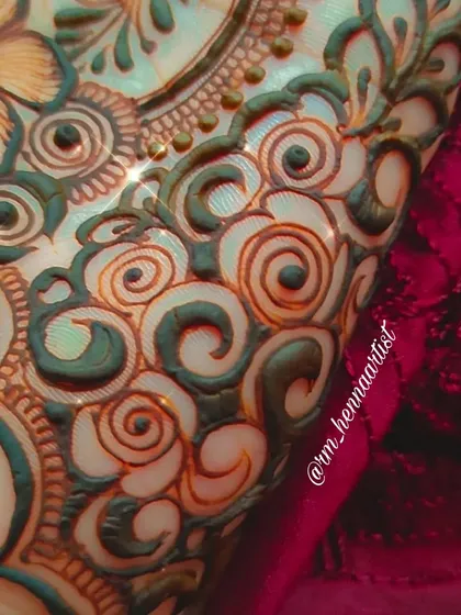 Another close-up, this time of the swirling patterns that complement the main flower. These little details make the design complete.